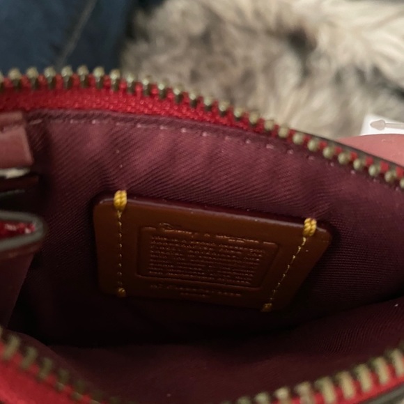 ⭐️⭐️⭐️COACH⭐️⭐️⭐️ Disney X Minnie Mouse card case with keychain. NWT - Picture 3 of 4